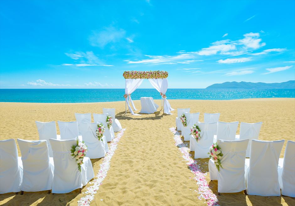 Angsana Lang Co also have prime venues for a proposal or wedding. Image: bless-viet.com Angsana Lang Co also have prime venues for a proposal or wedding. Image: bless-viet.com