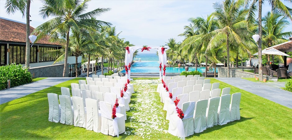 Classic Wedding at Infinity Pool Garden