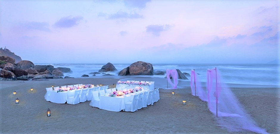 Banyan Tree Lang Co Say I Do at Banyan Beach