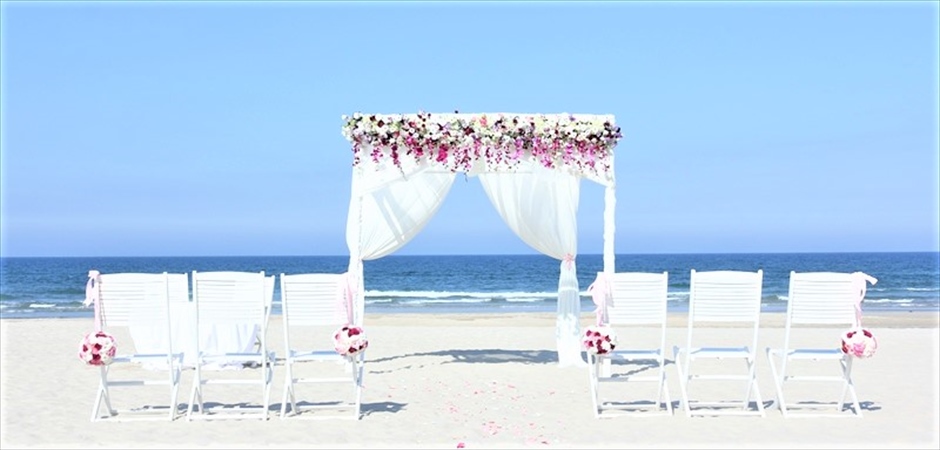 Hyatt Regency Danang Resort Vast Beach Wedding at Blue Ocen Beach